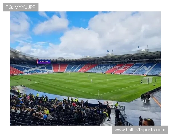 小个子球星如何凭借速度与技巧征服足球场成就传奇 小个子球星如何凭借速度与技巧征服足球场成就传奇