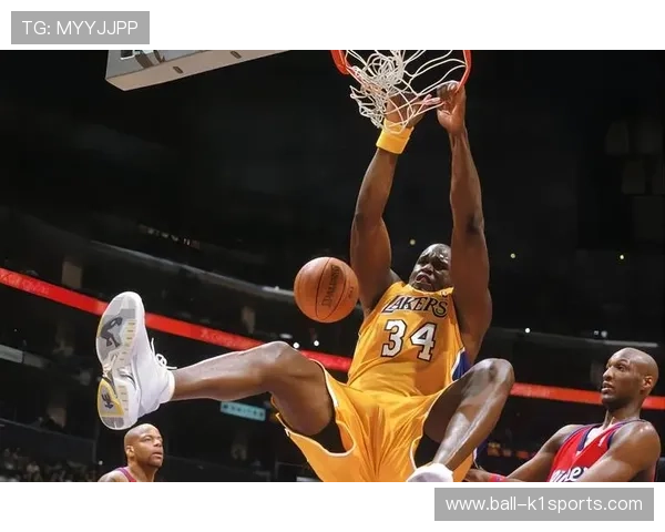 综艺球星足球大挑战明星齐聚赛场竞技激烈对决引爆全场热情 综艺球星足球大挑战明星齐聚赛场竞技激烈对决引爆全场热情