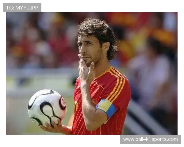 足球球星勇敢迈出新步伐开启职业生涯新篇章展现坚韧与决心