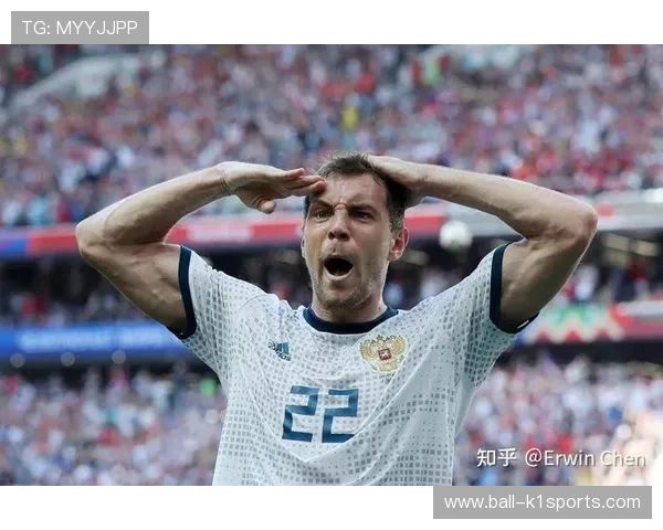 足球球星脸部特写展现赛场激情与无限魅力瞬间