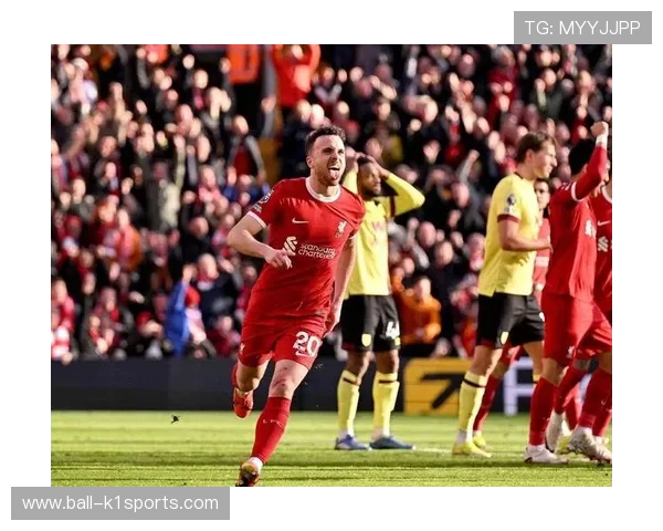 足球迈克闪耀绿茵场展现非凡实力引领球队走向辉煌未来 足球迈克闪耀绿茵场展现非凡实力引领球队走向辉煌未来